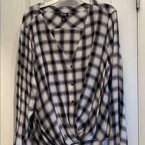 CHECKERED BLACK AND WHITE VNECK BLOUSE
